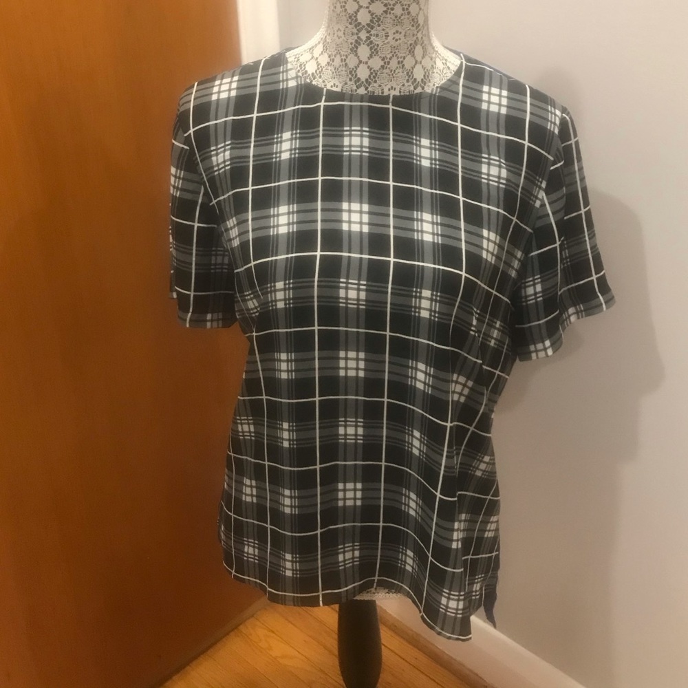 Black/white plaid shirt size L